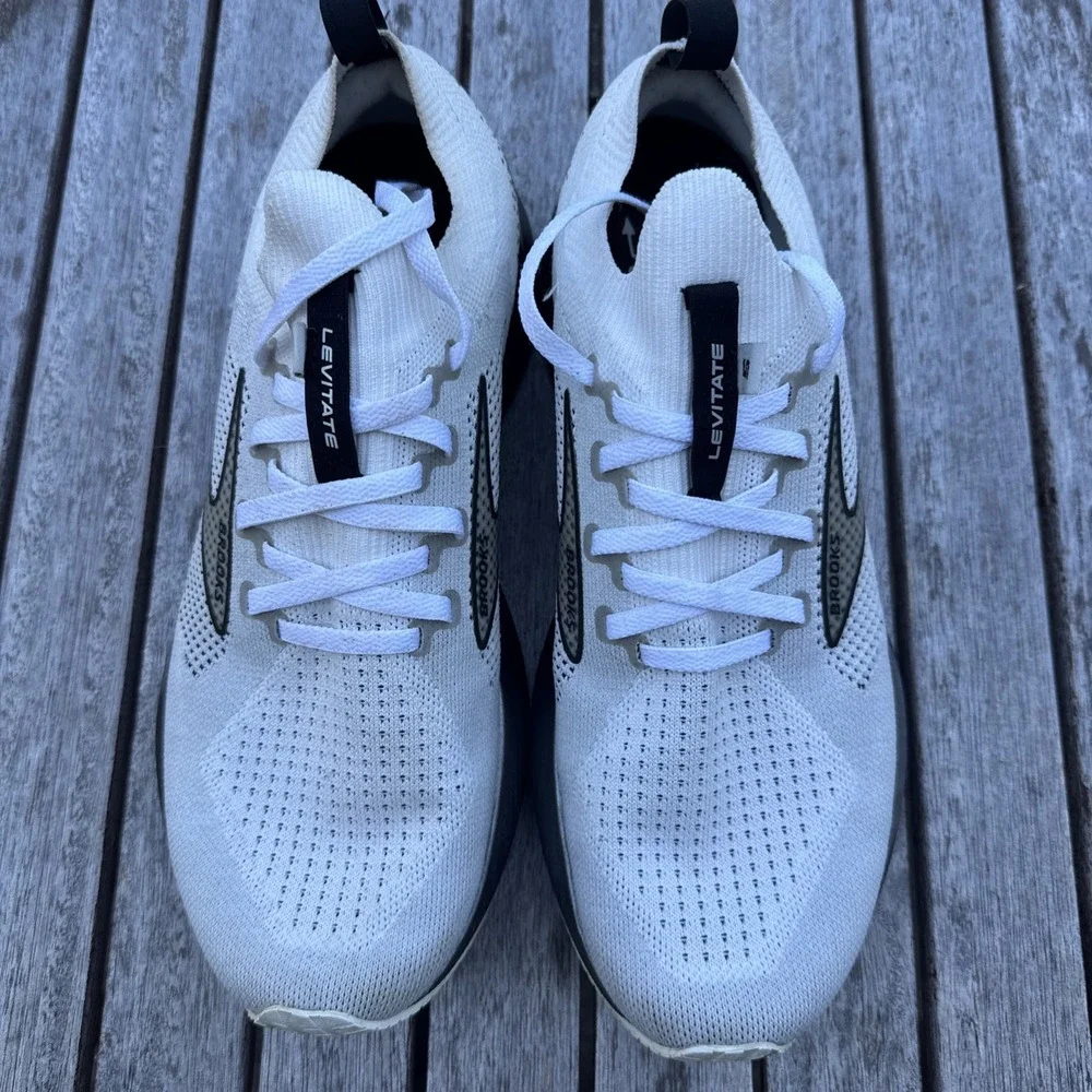 Brooks Levitate StealthFit 5.0 Women's Size 10B Running Shoes White Black